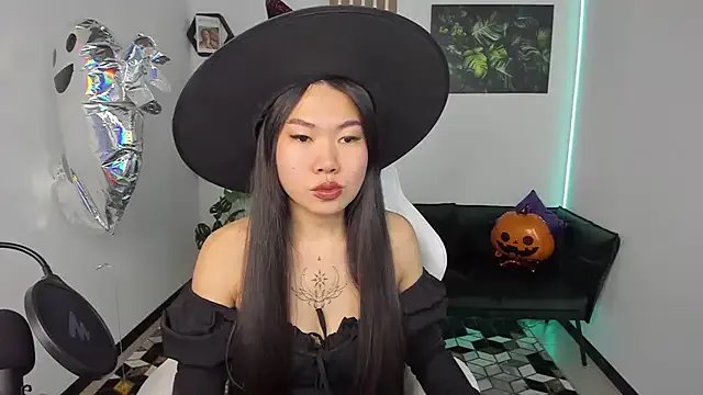 LunaPurrr from StripChat