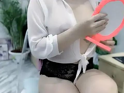 Lyly-2k5 from StripChat