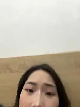 LylyBaby1888 from StripChat