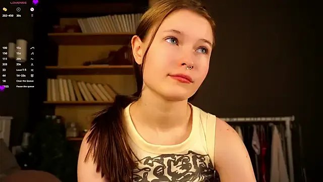 LynHillaire from StripChat