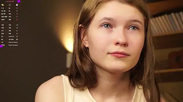 LynHillaire from StripChat