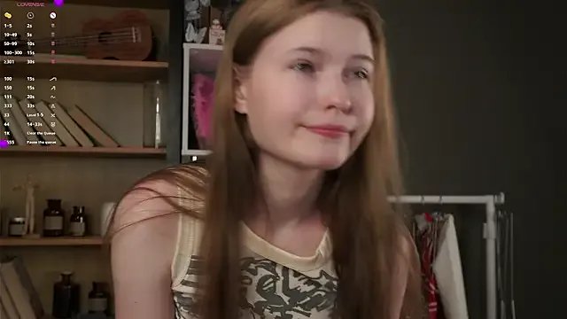  LynHillaire chat room