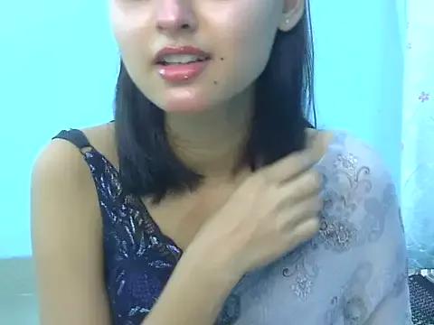 Naked Room Maaaya_Pari 