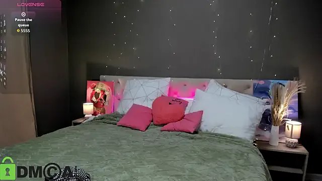 Malika_Raspberry from StripChat