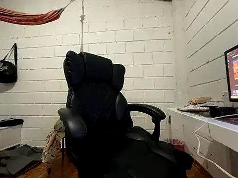 Max_TheHorseDick from StripChat