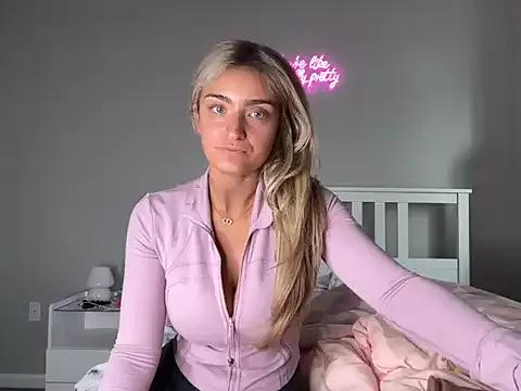 meggsworld from StripChat is Freechat