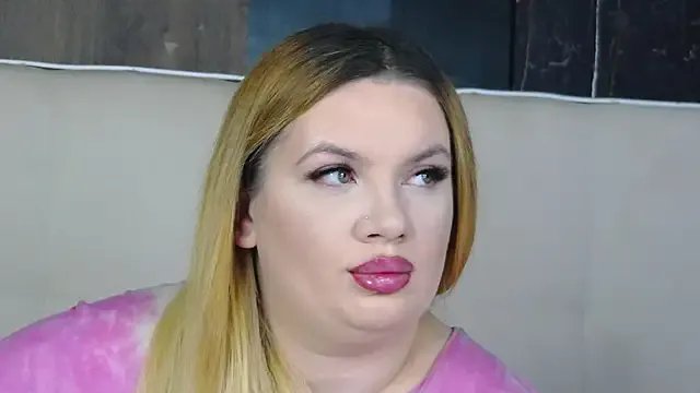 MelanieBrownn from StripChat