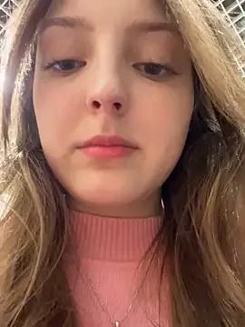 MelonyBee from StripChat is Freechat