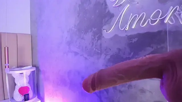 miamonroee_ from StripChat