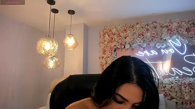 MiaRoberts1 from StripChat