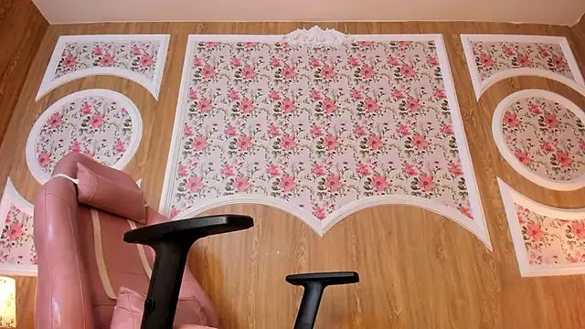 Midnight_Bluee from StripChat