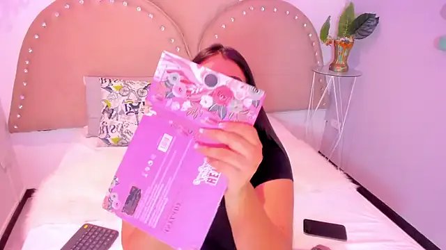 Miia_Thompsonn from StripChat