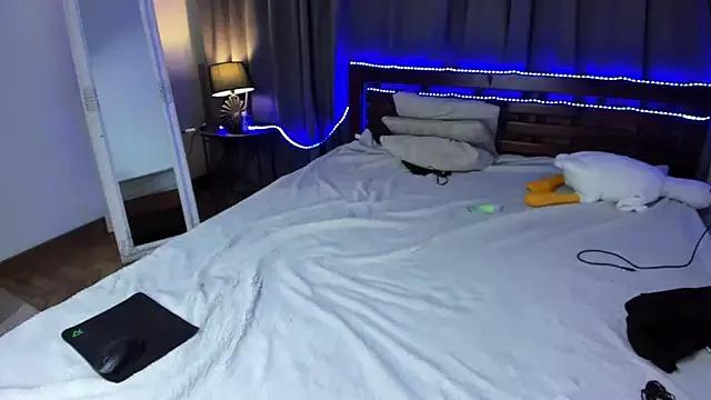 MikkiShoww from StripChat