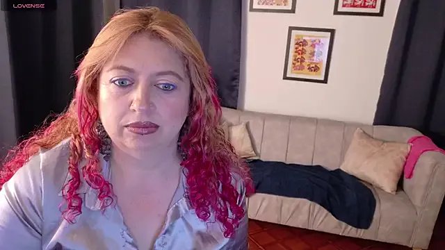 MilfArlet from StripChat