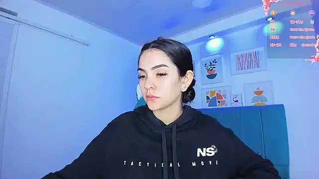 milk_candy18 from StripChat