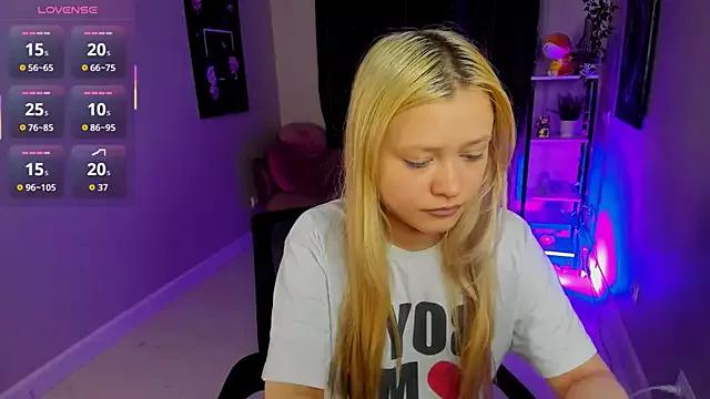 Millie_Vanillies from StripChat is Freechat