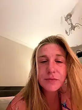 MimiMaee from StripChat