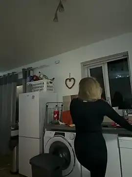 MimiMaee from StripChat