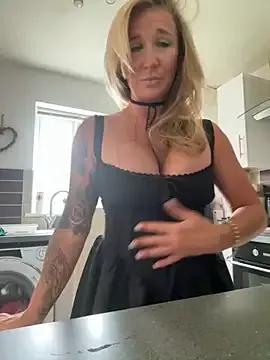 MimiMaee from StripChat