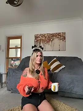 MimiMaee from StripChat