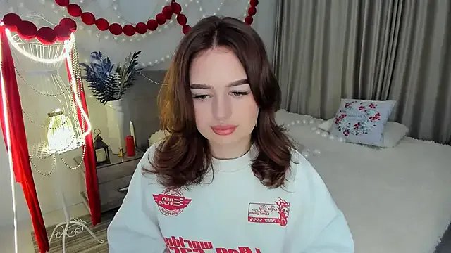 MiracleCurly from StripChat