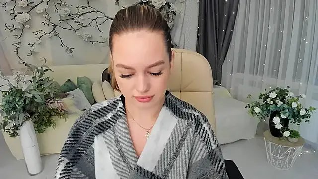 MiracleCurly from StripChat