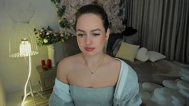 MiracleCurly from StripChat