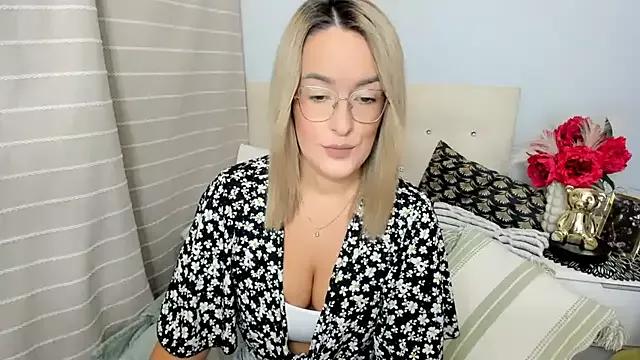 MollyFlowers from StripChat