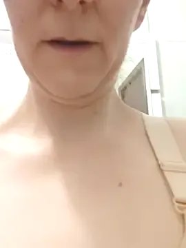 MommyLoveWetOrgasm from StripChat