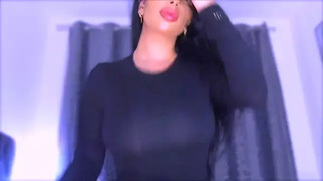 Moonamour from StripChat