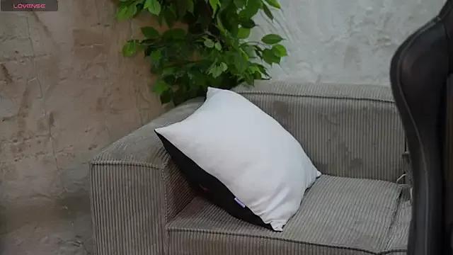 Naomi_054 from StripChat