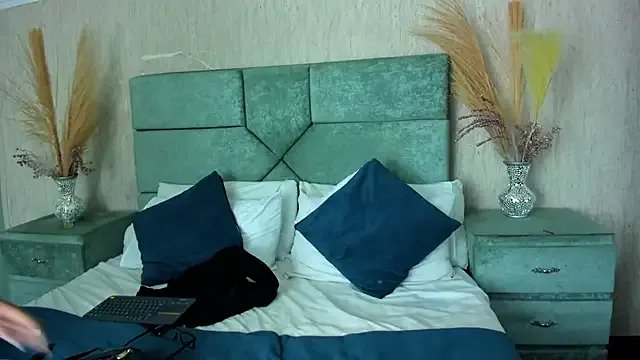 NaomySakura from StripChat