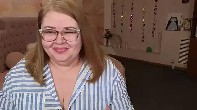 Naked Room Natalie_Gucci 