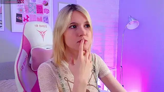 NellieLoyns from StripChat