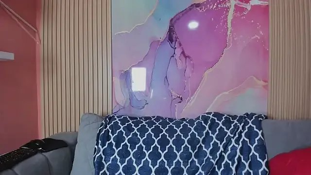 NhoanBrunette from StripChat