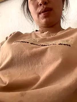 Nhung584 from StripChat