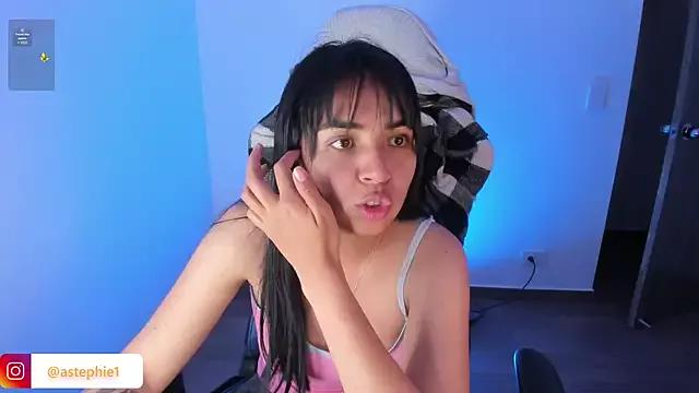 Nicole_Ss from StripChat is Freechat