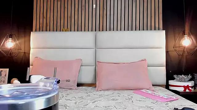 NiicolleMiller from StripChat