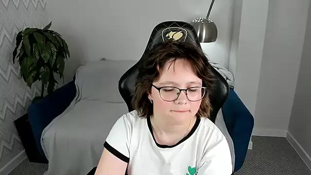 Naked Room Nina_Lunaa 