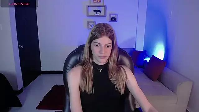 Naked Room Nora_Vennucci 