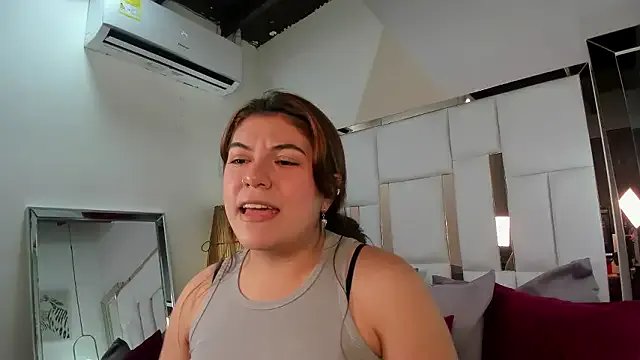 nora_zap from StripChat