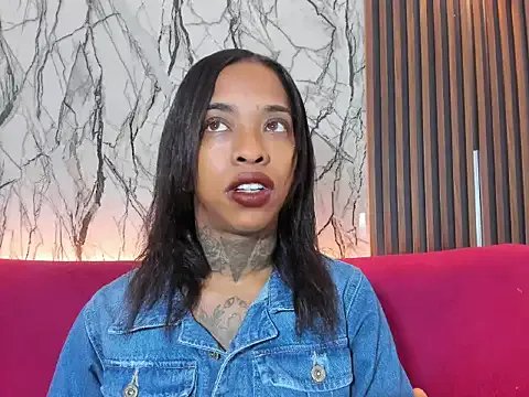 Pauline_Fox from StripChat