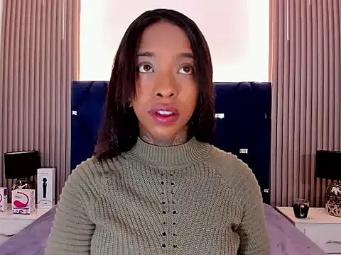 Pauline_Fox from StripChat