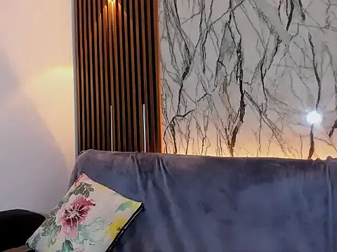 Pauline_Fox from StripChat