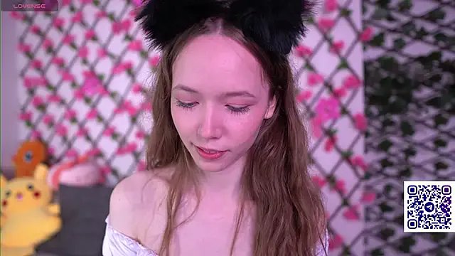Petite_Polly from StripChat