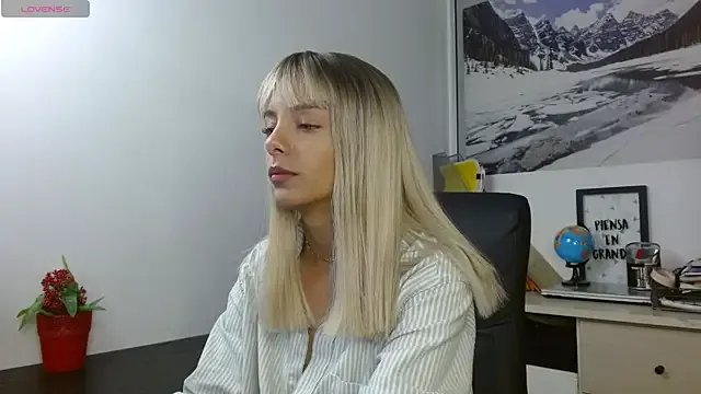 peyton_golden1 from StripChat