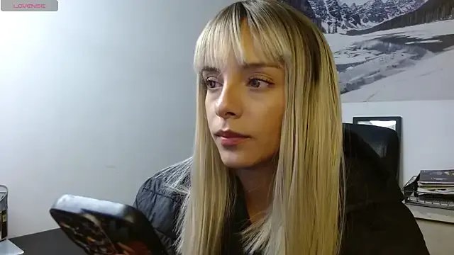 peyton_golden1 from StripChat