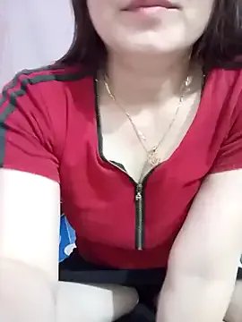 Phoebe-e from StripChat