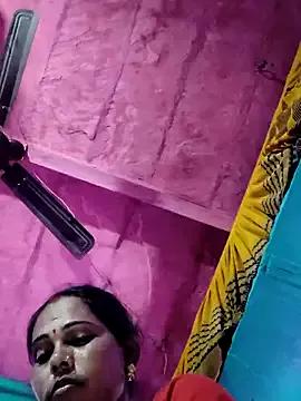 Pooja750 from StripChat