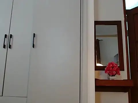 queencydoll from StripChat